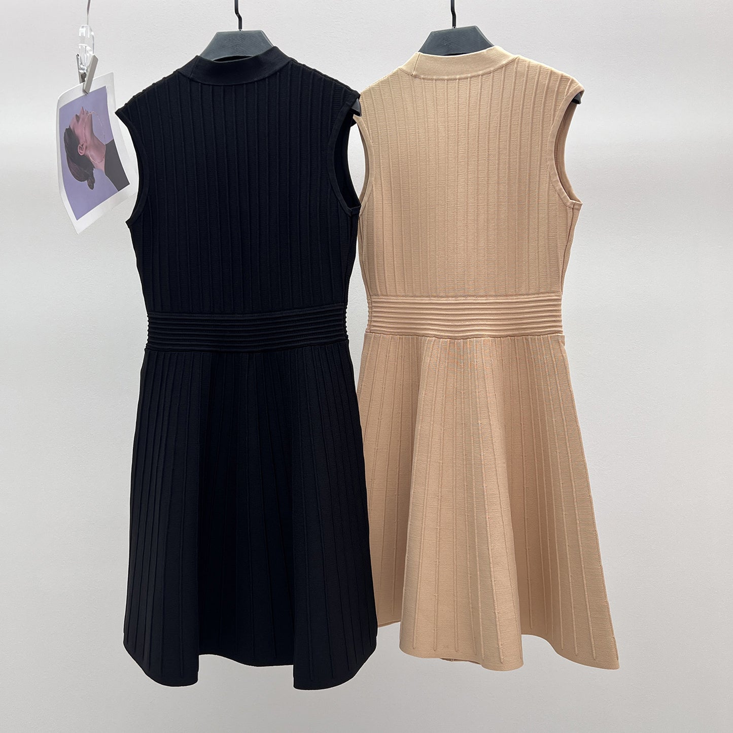 Amphiona2025New Style with a Sense of Luxury V Collar Sleeveless A Slim Fit Waist Cinching Gold Button Striped Knitted Dress