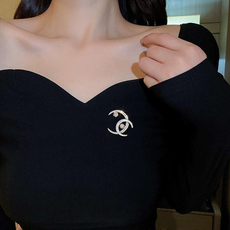 Inlaid Diamond Pearl Digital Flower Brooch French Light Luxury Elegant Pin Fashion Niche High-end Suit Accessory for Women