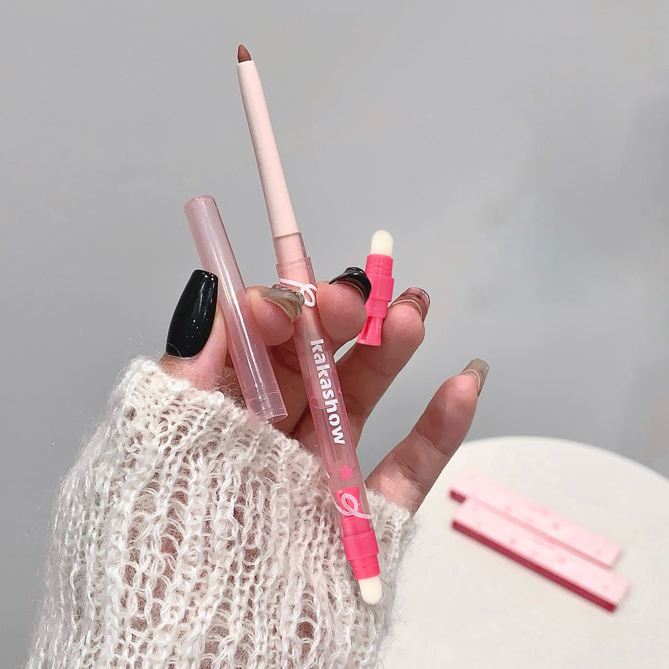 kakashow Mist Feel Puff Lip Liner Delicate Soft Mist Silky Smooth Outline Lip Shape Natural Color with Lip Brush c440