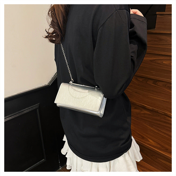 2025Spring New Chain Women's Bag Fashion Simple Stylish Single Shoulder Crossbody Bag Retro Handheld Small Square Women's Bag