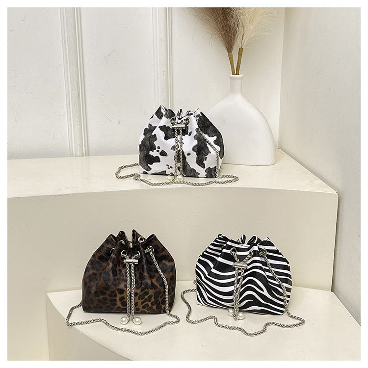 Personalized Chain Large Capacity Stylish Fashion Leopard Print Drawstring Winter2024New Zebra Pattern Shoulder Bucket Bag