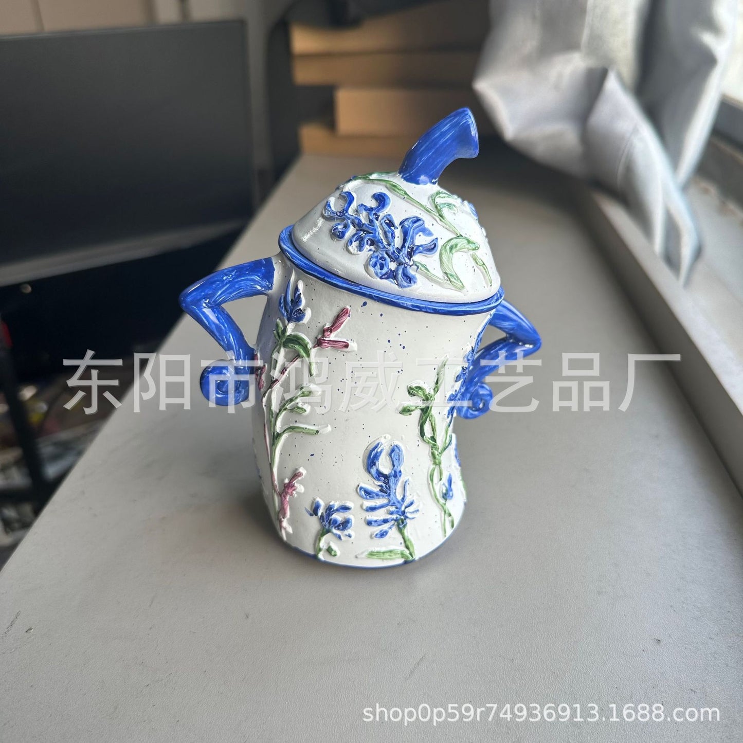 Cross-Border Jars full of attitude Resin Crafts with Attitude: Fork-Waist Jar, Independent Standing Jar
