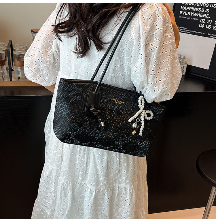High-end stylish large-capacity women's bag2025New Spring and Summer Niche Single Shoulder Underarm Bag for Work and Commuting