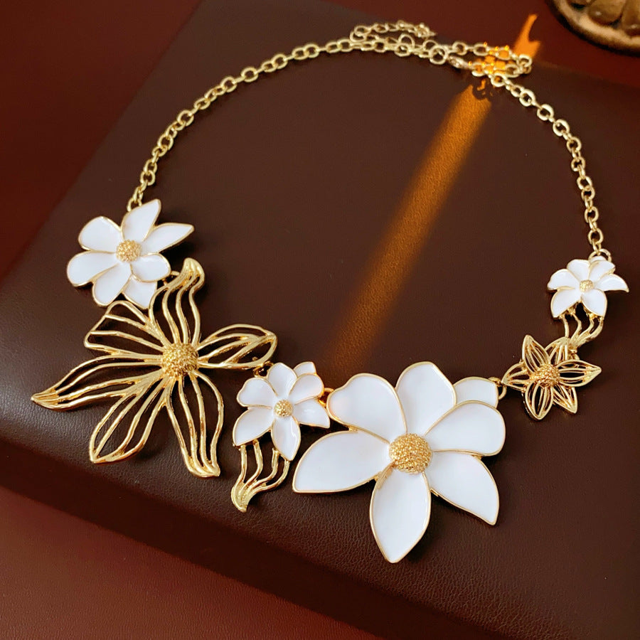 Medieval vintage Oil Drip Flower Necklace Vintage Court Style Fashion Versatile Collarbone Chain Exquisite Versatile Jewelry