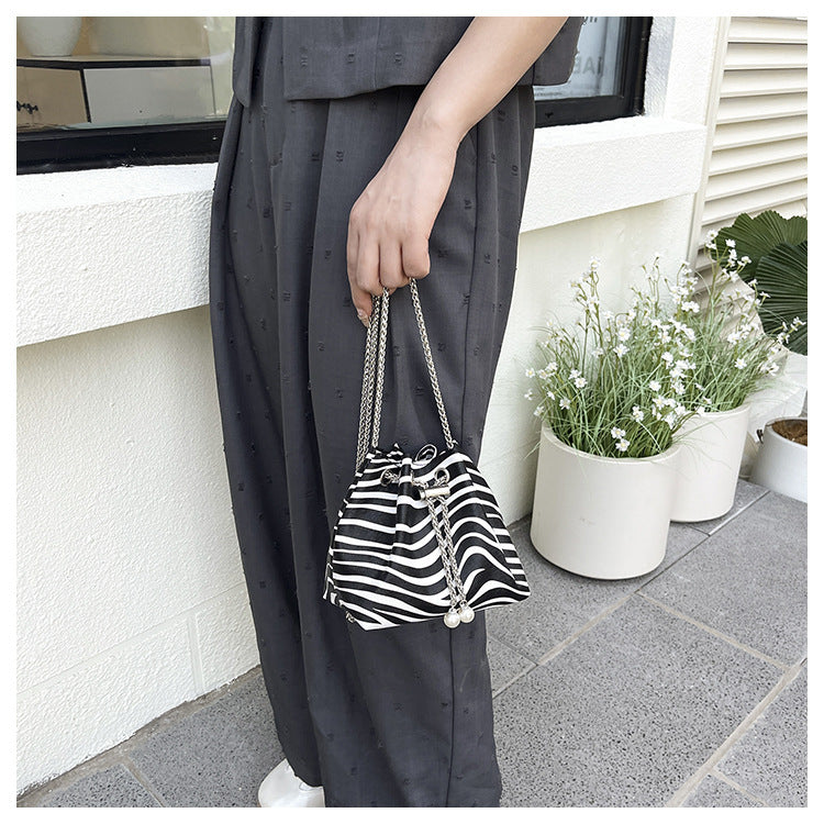 Personalized Chain Large Capacity Stylish Fashion Leopard Print Drawstring Winter2024New Zebra Pattern Shoulder Bucket Bag