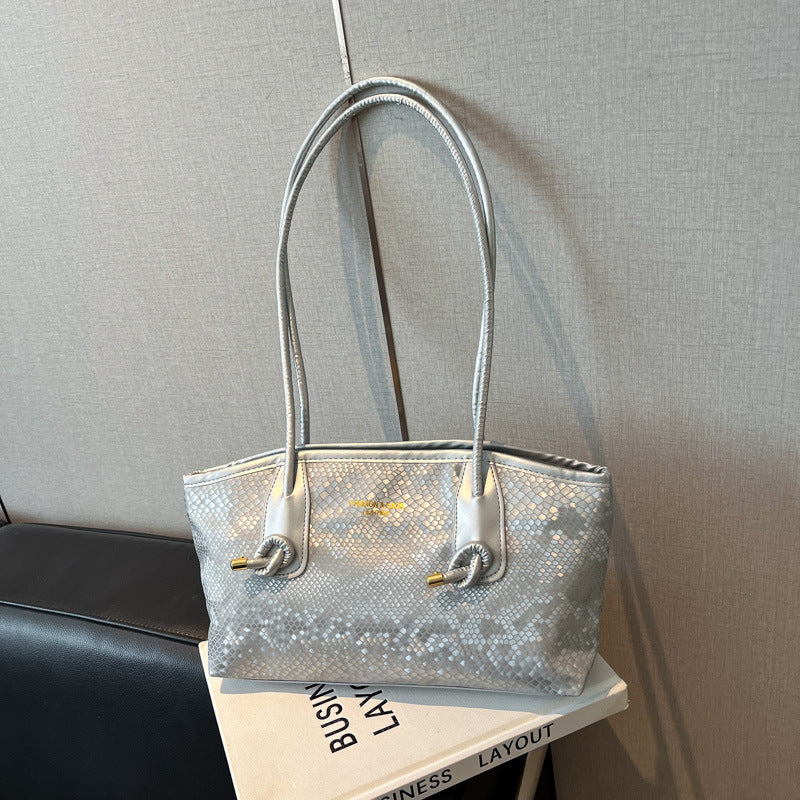 High-end stylish large-capacity women's bag2025New Spring and Summer Niche Single Shoulder Underarm Bag for Work and Commuting