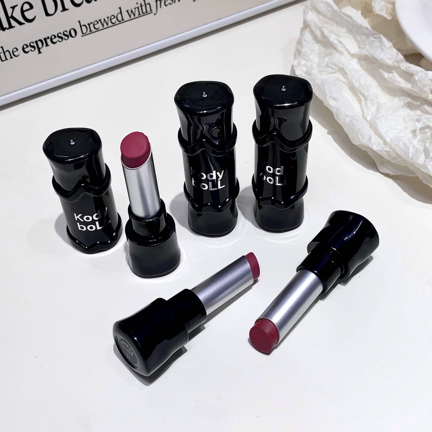 kodyboll Satin Matte Lipstick Velvet Lip Gloss Atmosphere Lip Mud Brightening Non-Drying Long-Lasting Enhancing Complexion