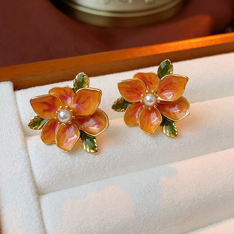 Medieval vintage Silver Needle Stud Earrings Elegant Light Luxury Palace Style Pearl Earrings Versatile High-end Vintage Earrings