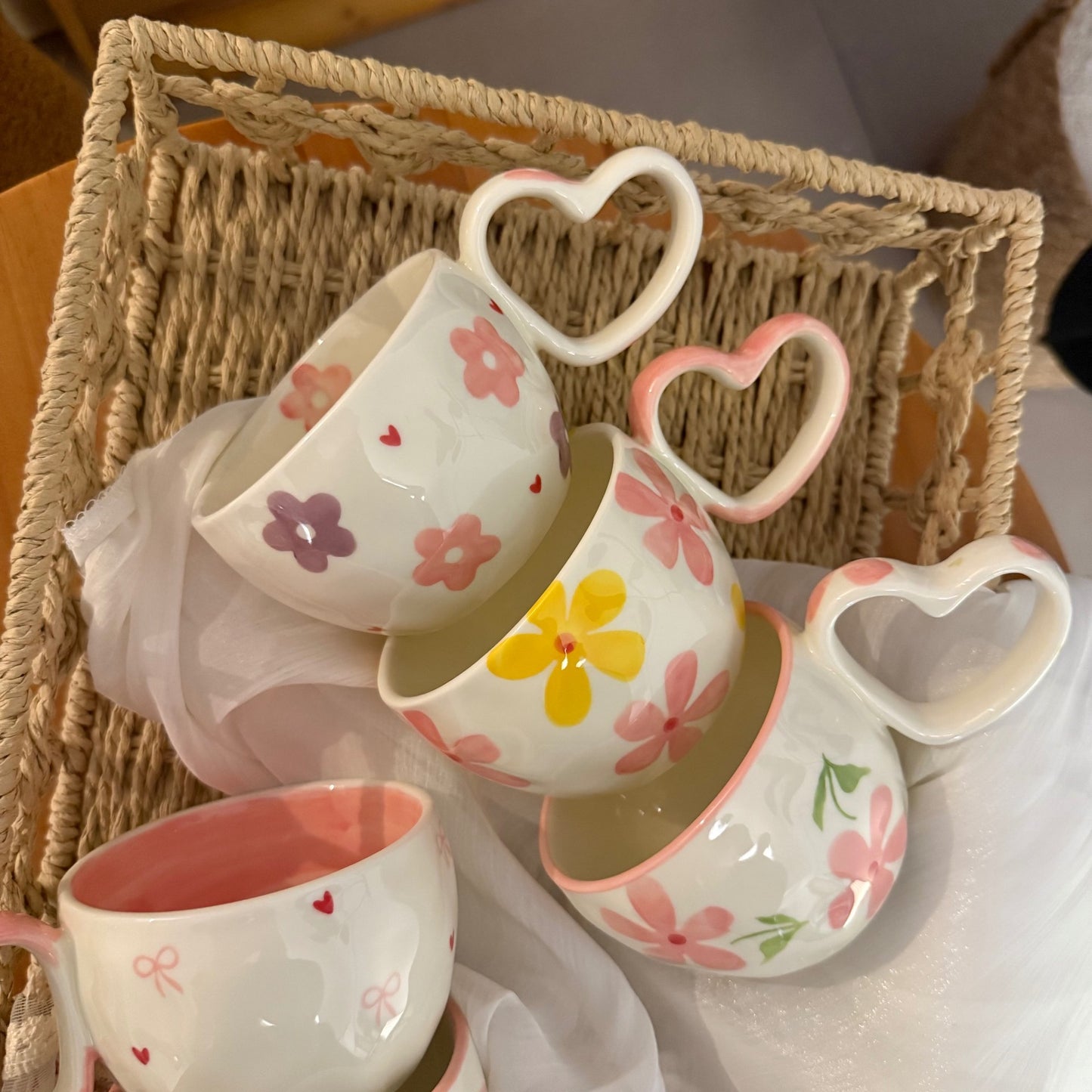 Korean Style ins Wind Hand-painted Heart Ceramic Cup and Saucer Hand Pinched Irregular Heart-Shaped Coffee Cup and Saucer Afternoon Tea Cup and Saucer