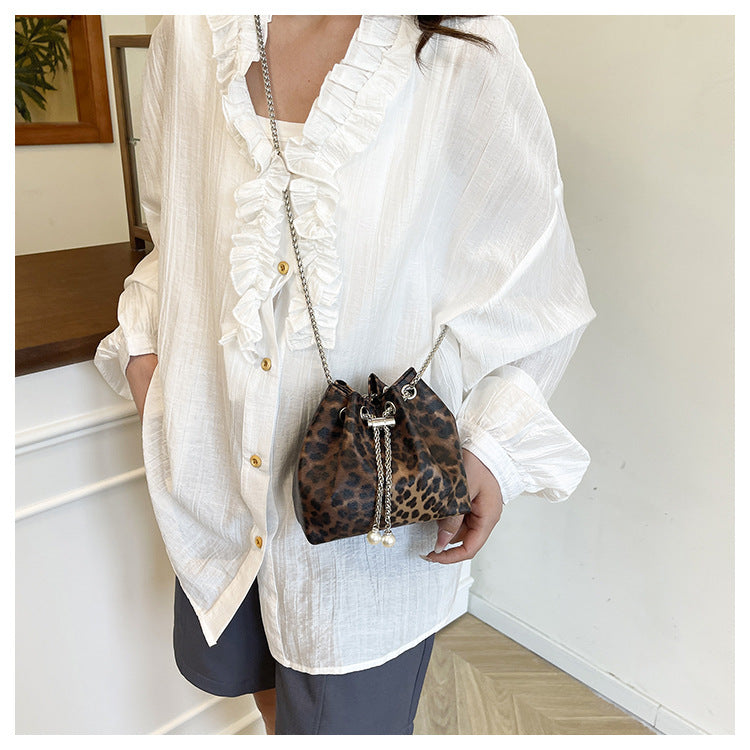 Personalized Chain Large Capacity Stylish Fashion Leopard Print Drawstring Winter2024New Zebra Pattern Shoulder Bucket Bag