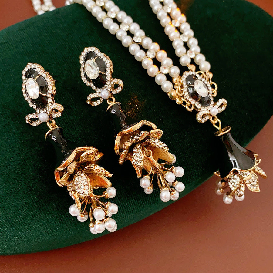 Medieval vintage Jewelry Set Silver Needle Oil Drop Flower Bow Pearl Earrings High-end Vintage Necklace