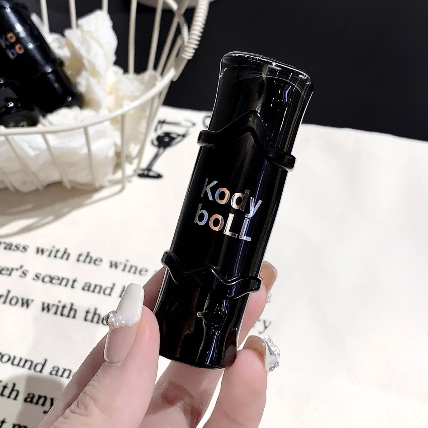 kodyboll Satin Matte Lipstick Velvet Lip Gloss Atmosphere Lip Mud Brightening Non-Drying Long-Lasting Enhancing Complexion
