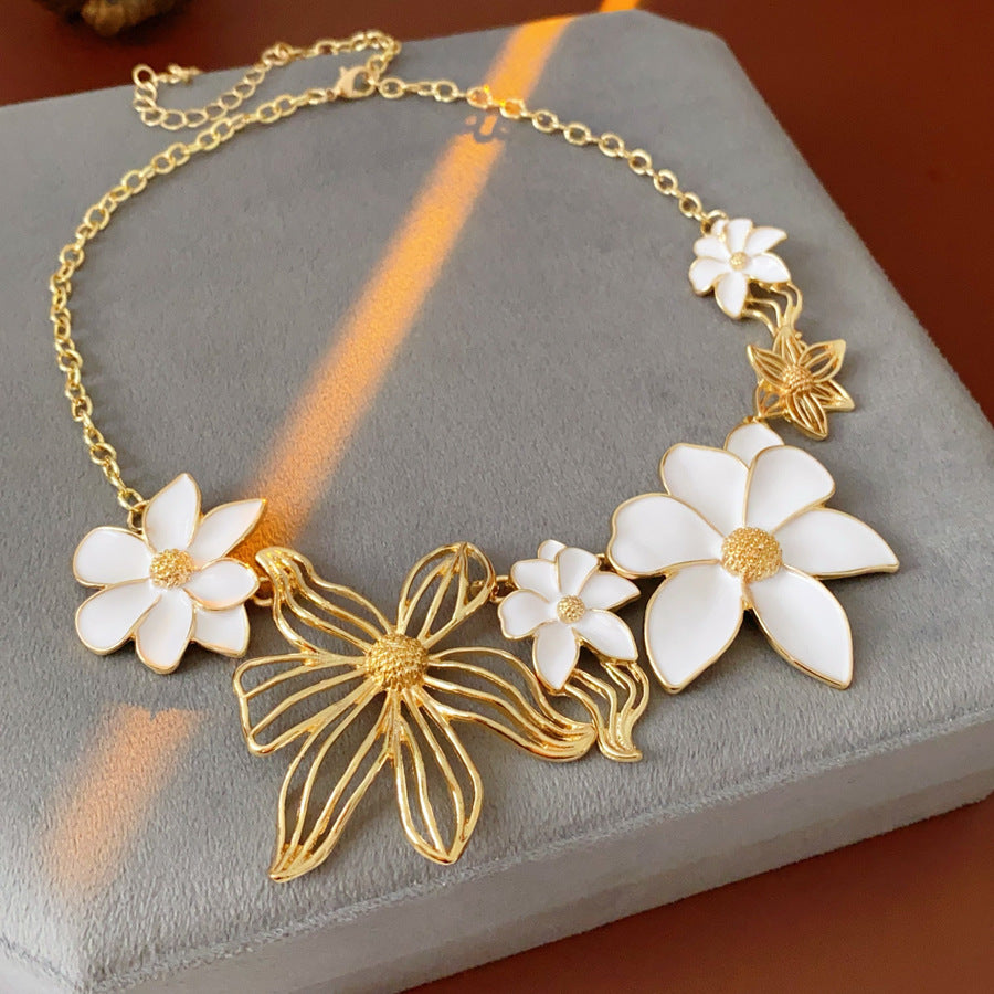 Medieval vintage Oil Drip Flower Necklace Vintage Court Style Fashion Versatile Collarbone Chain Exquisite Versatile Jewelry