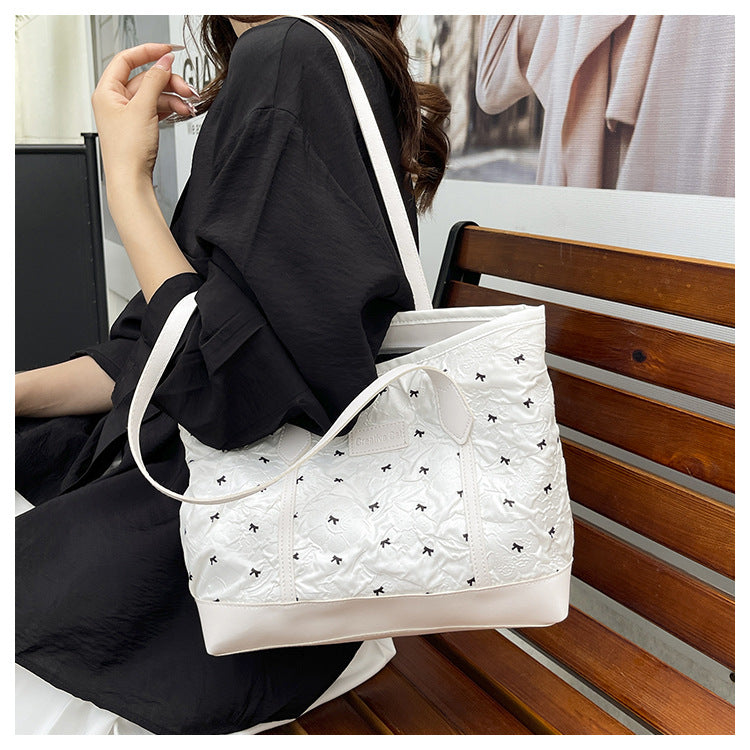 Class Commuting Tote Bag Large Capacity Heart Summer Stylish2025New style casual bowknot single shoulder underarm bag