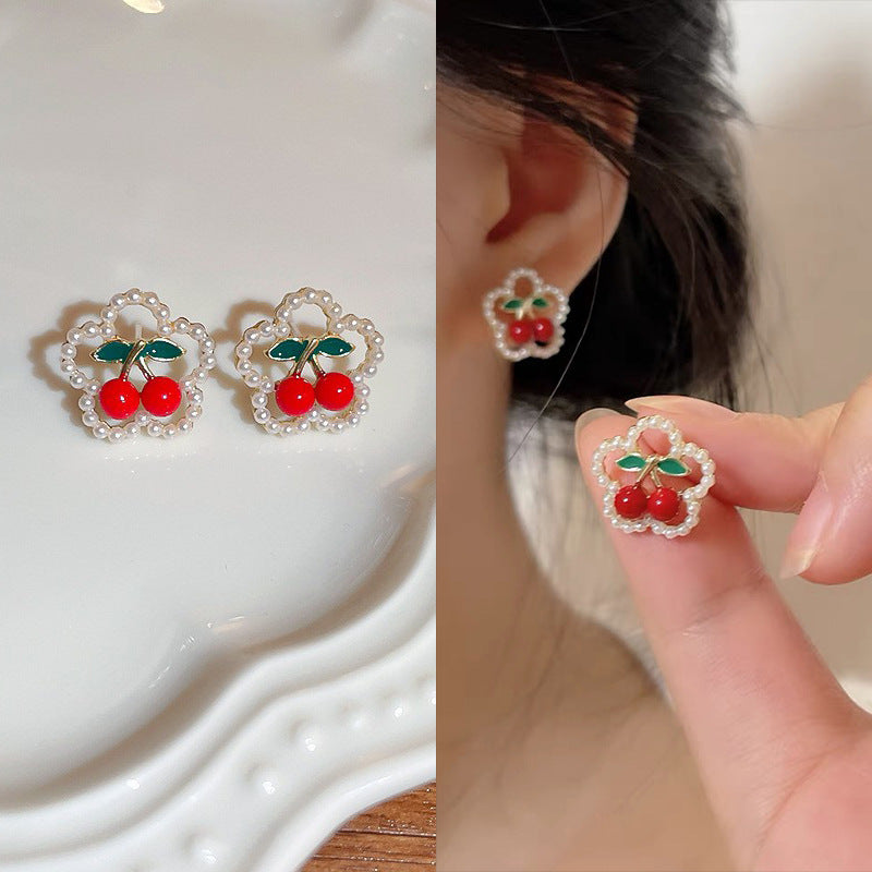 Pearl Earrings with a Sense of Sophistication Real Gold Electroplated Silver Needle French Retro Palace Style Earrings Versatile Ear Jewelry Wholesale