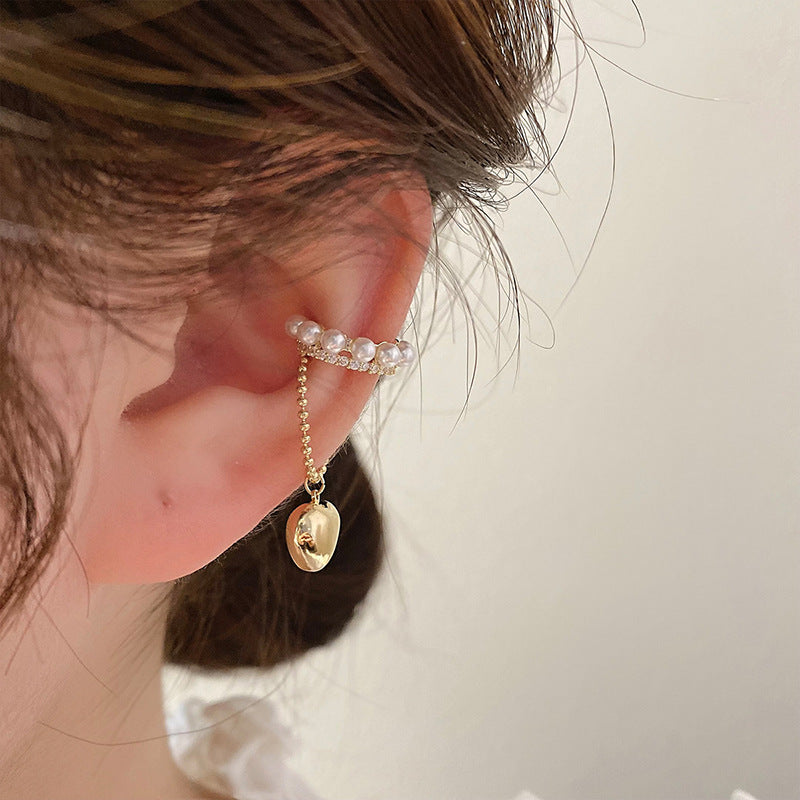 Diamond-encrusted Pearl Heart Tassel Ear Clip Artistic Retro French Ear Cuff Fashionable and Elegant Light Luxury Earrings Wholesale