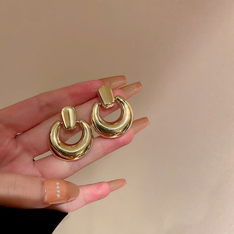 Silver Needle Metal Earrings High-end Simple Stud Earrings Fashion Versatile Light Luxury Unique Niche Earrings Yiwu Wholesale