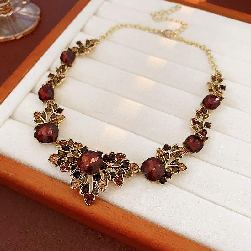 Medieval vintage Light Luxury Necklace Palace Style Heavy Craft Inlaid Diamond Water Drop Collarbone Chain High-end Vintage Necklace for Women