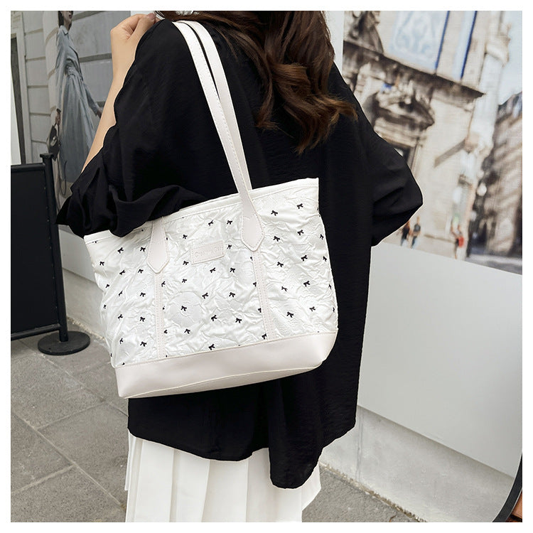 Class Commuting Tote Bag Large Capacity Heart Summer Stylish2025New style casual bowknot single shoulder underarm bag