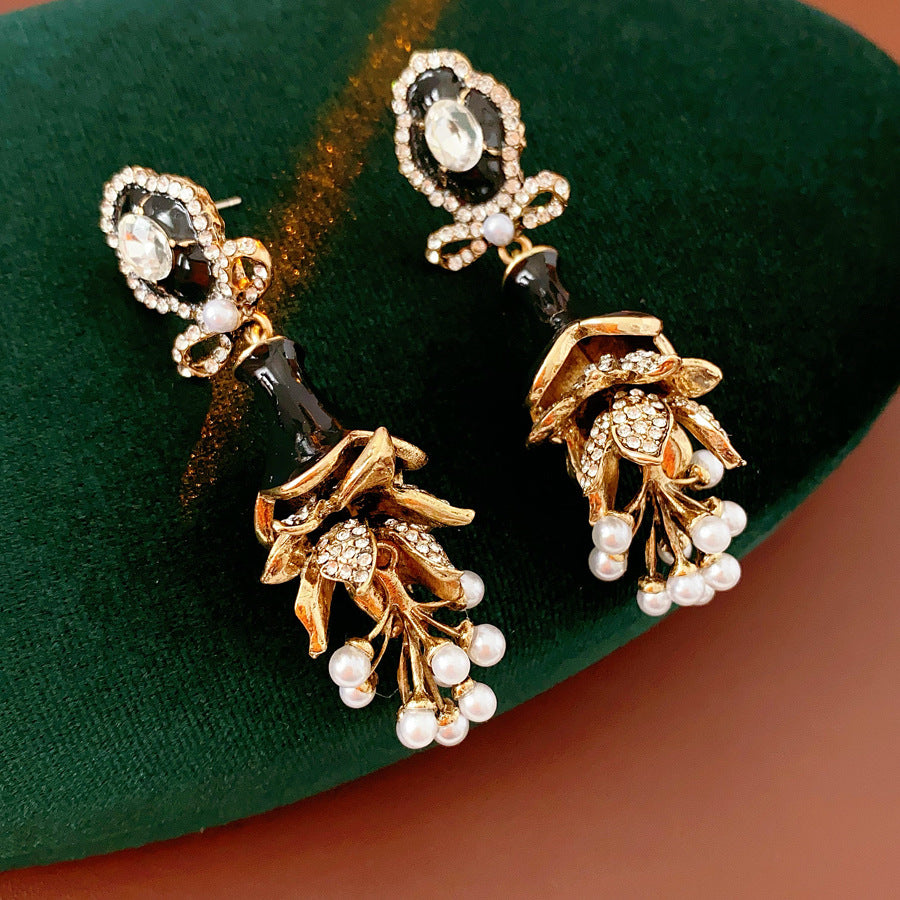 Medieval vintage Jewelry Set Silver Needle Oil Drop Flower Bow Pearl Earrings High-end Vintage Necklace