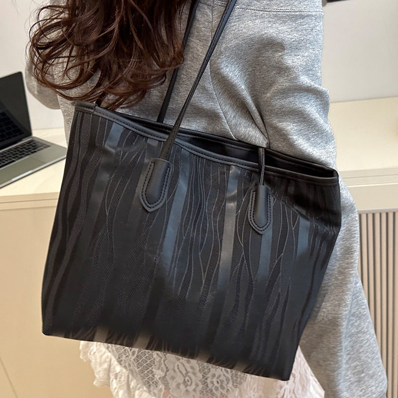 Casual Patchwork Fashion Large Capacity Pendant2025Spring New Fashion Commuting Texture Casual Shoulder Tote Bag for Women