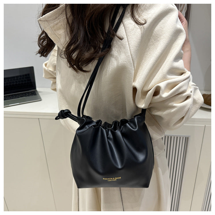 This year's trendy casual fashion elegant women's bag2025New versatile trendy single-shoulder bag with a high-end feel bucket bag