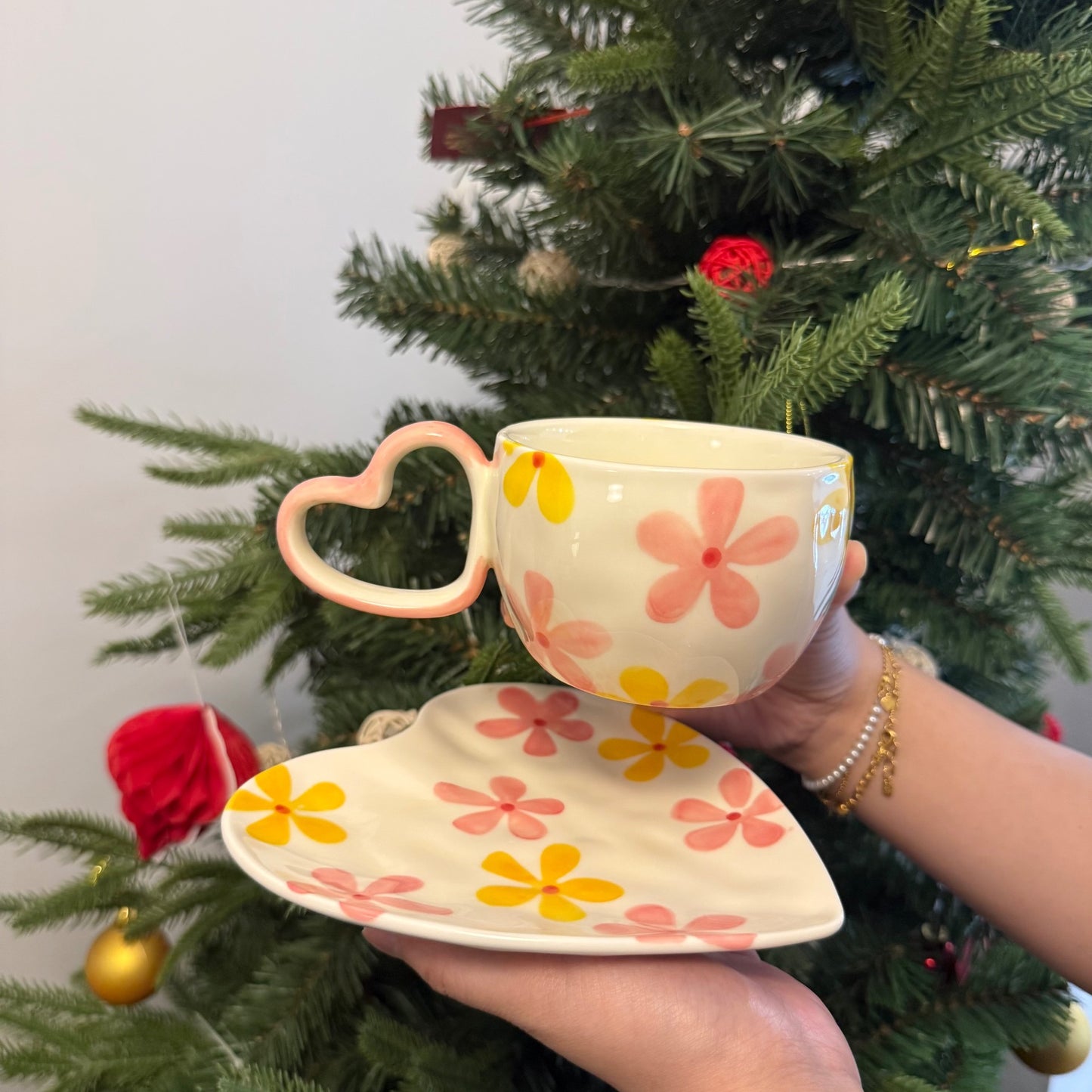 Korean Style ins Wind Hand-painted Heart Ceramic Cup and Saucer Hand Pinched Irregular Heart-Shaped Coffee Cup and Saucer Afternoon Tea Cup and Saucer