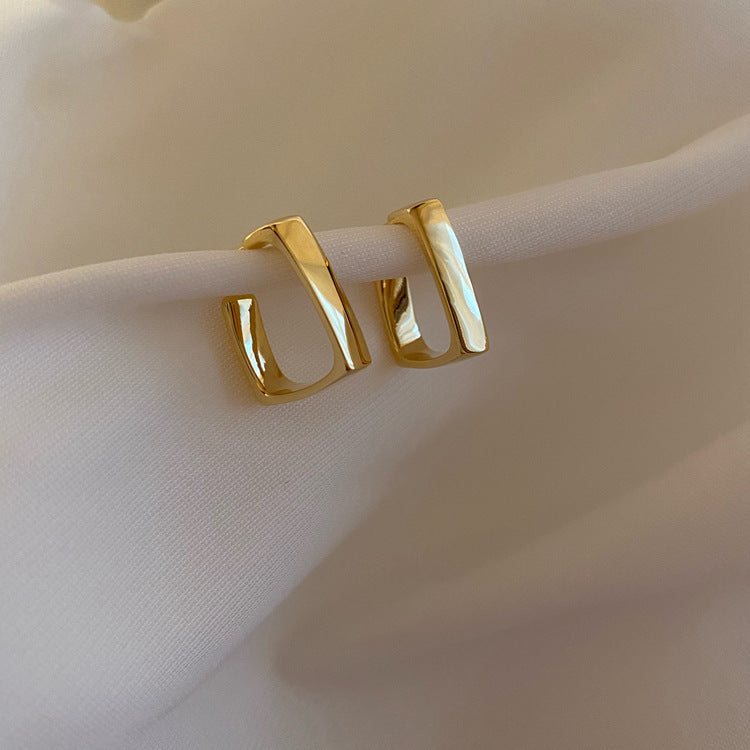 Silver Needle Metal Earrings High-end Simple Stud Earrings Fashion Versatile Light Luxury Unique Niche Earrings Yiwu Wholesale